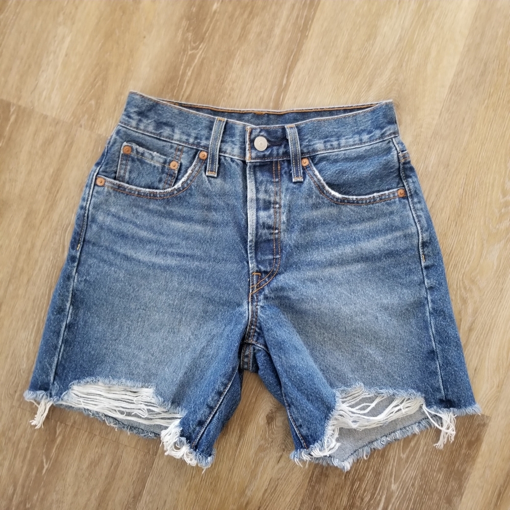 NWOT Levi's 501 High Rise Distressed Shorts Size 24